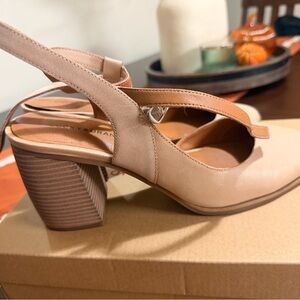 Lucky Brand Women's Beige Slingback Heels